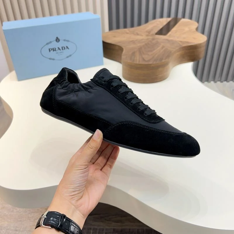 Sophisticated Prada Low Shoes 33694