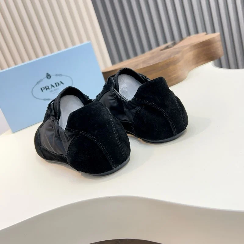 Sophisticated Prada Low Shoes 33694