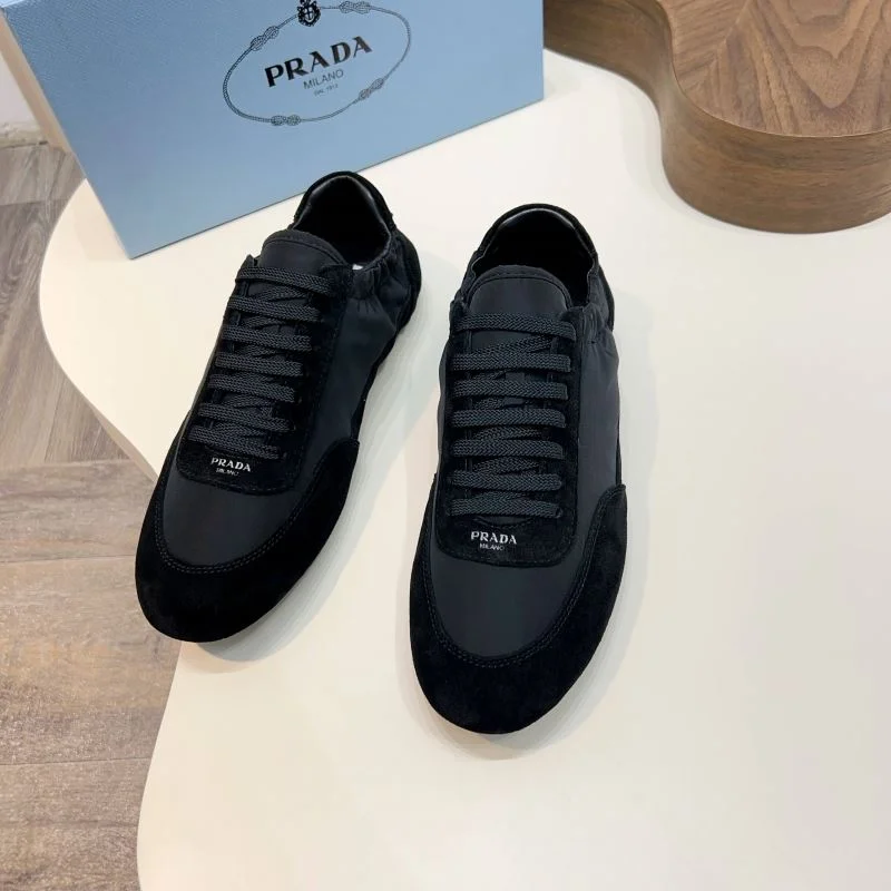 Sophisticated Prada Low Shoes 33694