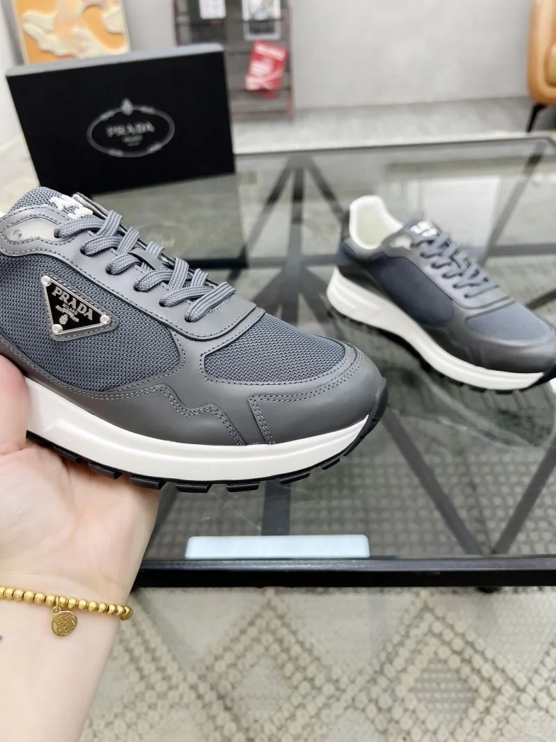 Timeless Prada Low Shoes 33683