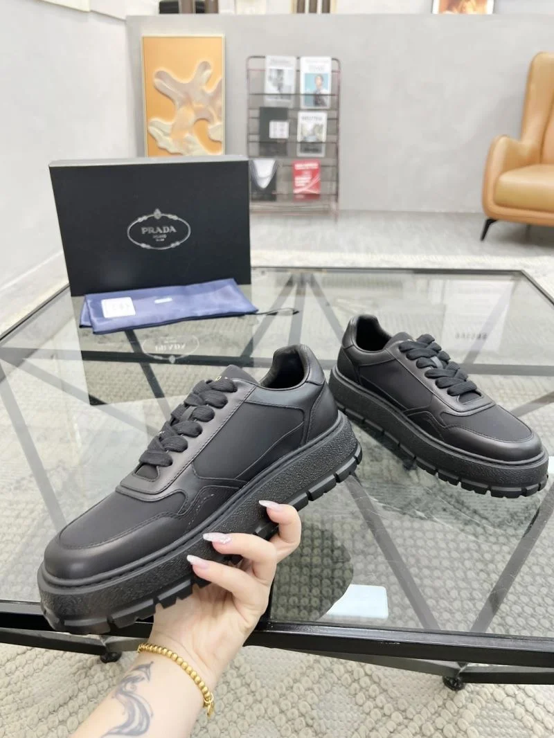 Effortless Prada Low Shoes 33668