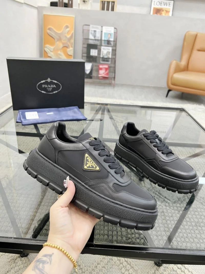 Effortless Prada Low Shoes 33668