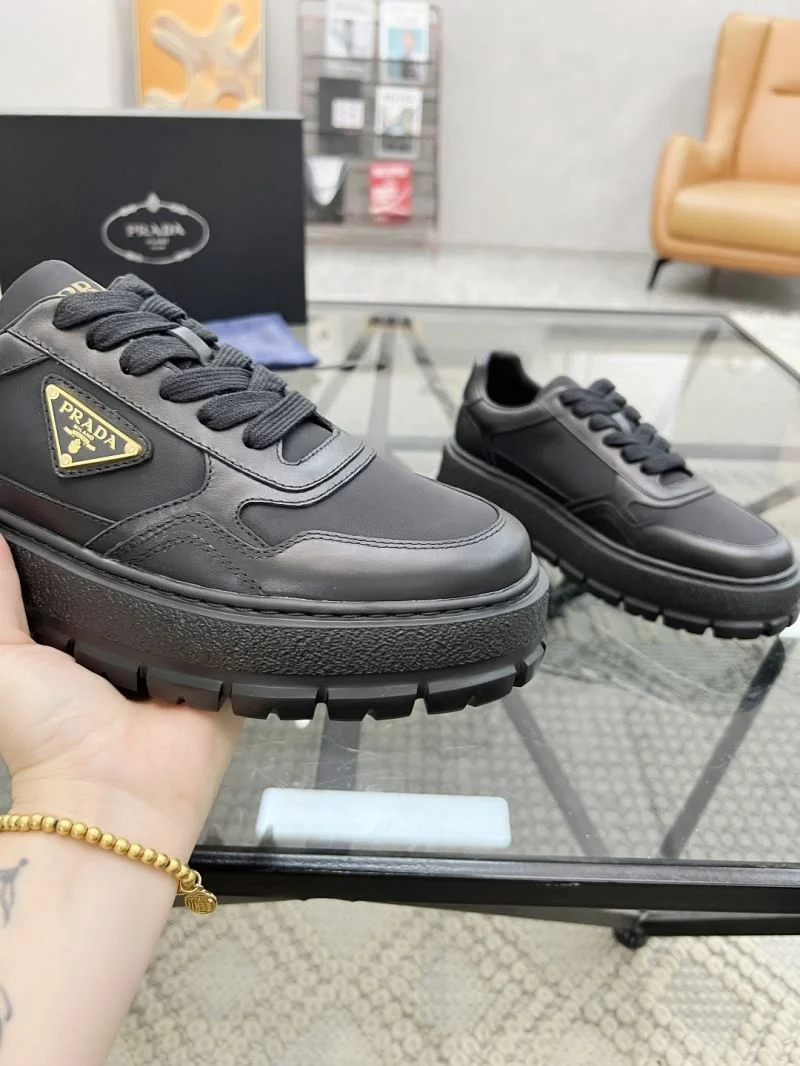 Effortless Prada Low Shoes 33668