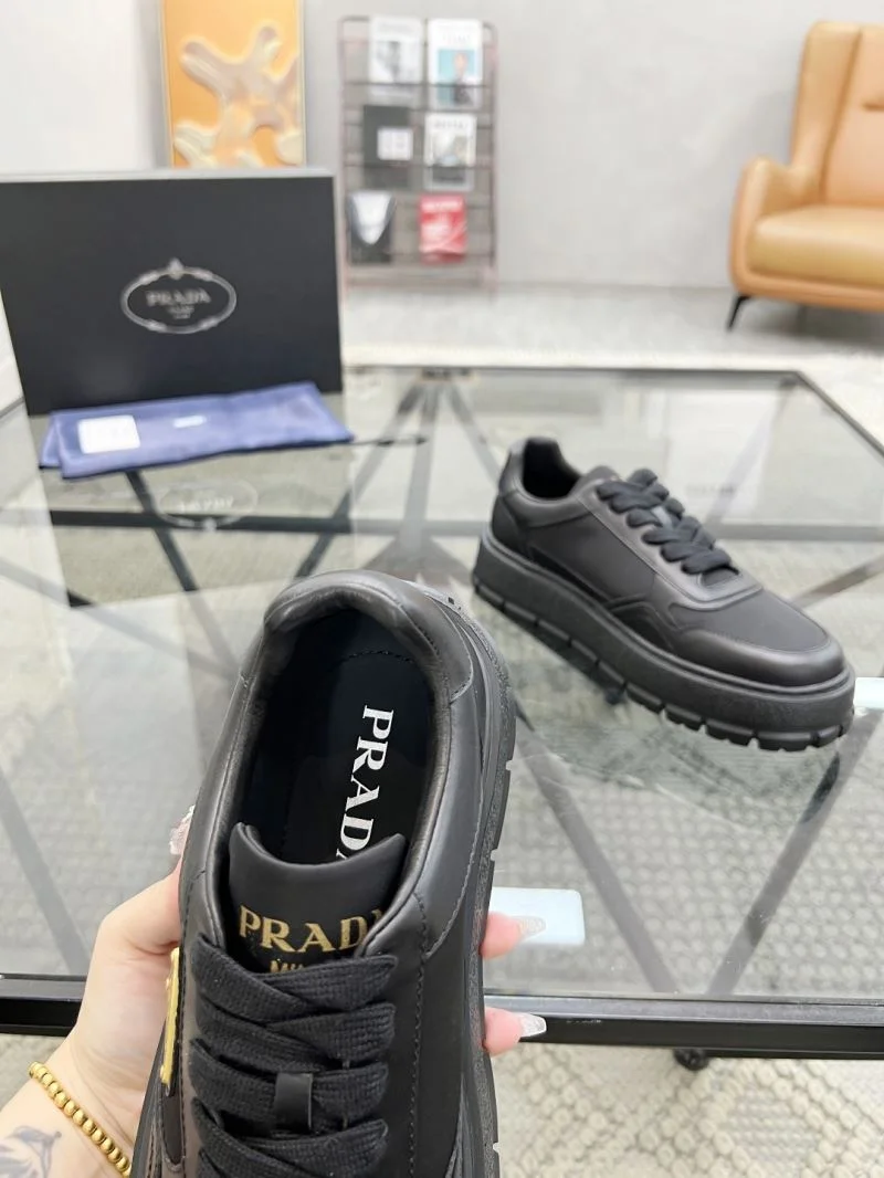 Effortless Prada Low Shoes 33668