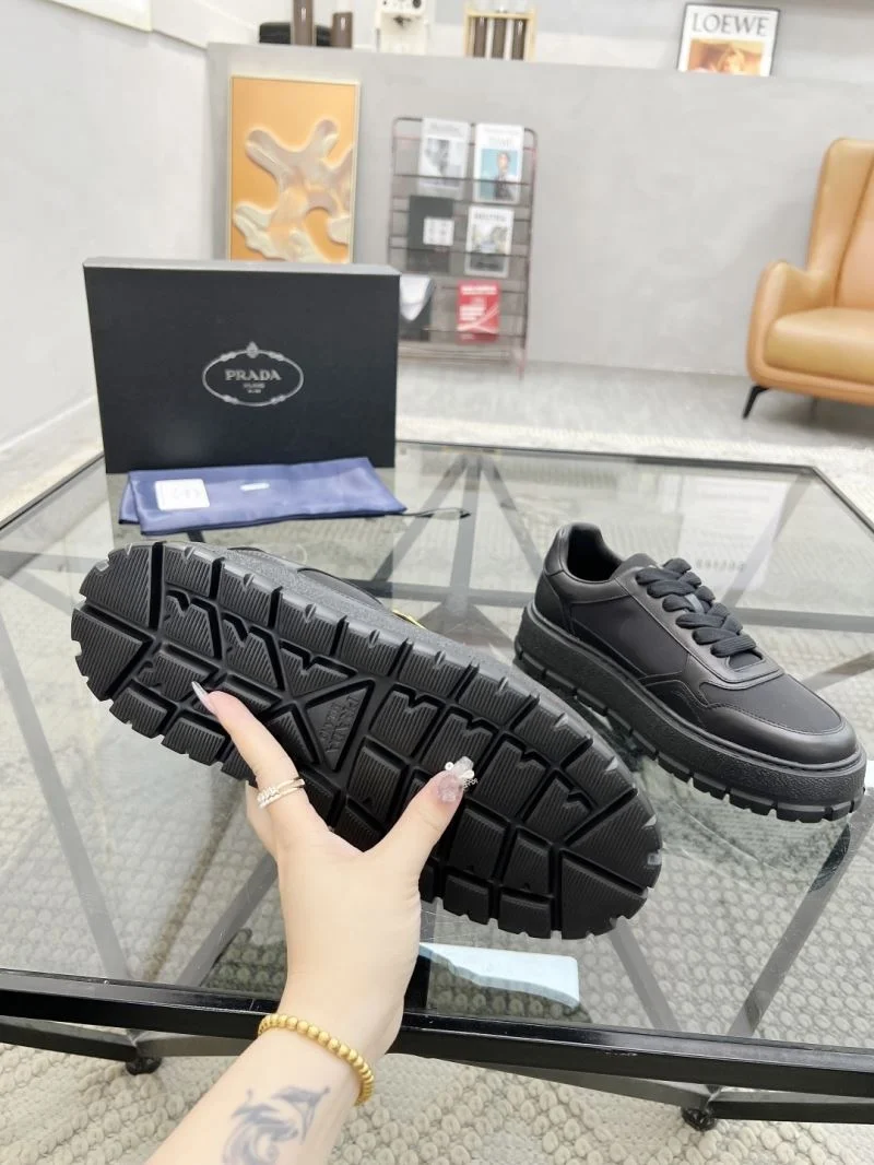 Effortless Prada Low Shoes 33668