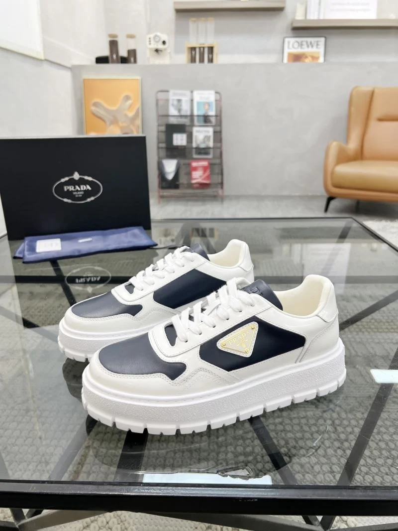 Functional Prada Low Shoes 33670