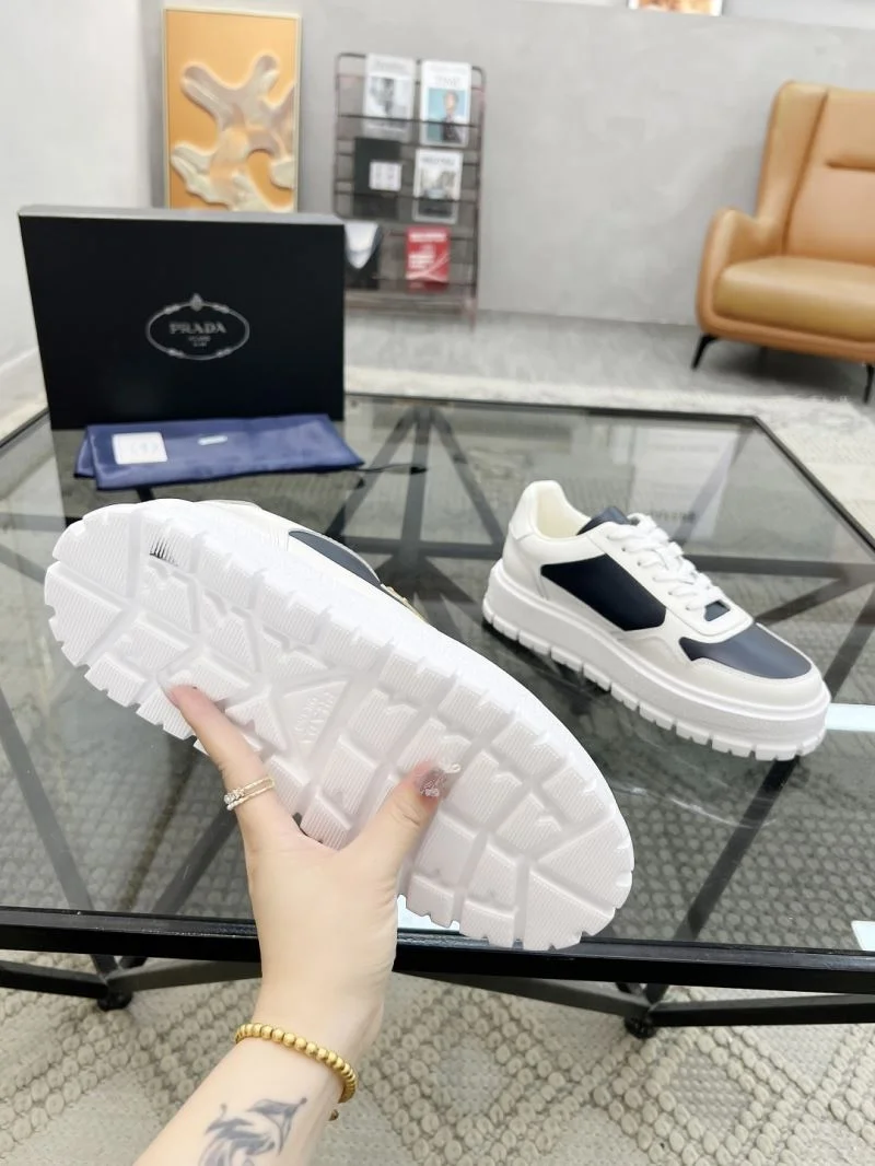 Functional Prada Low Shoes 33670
