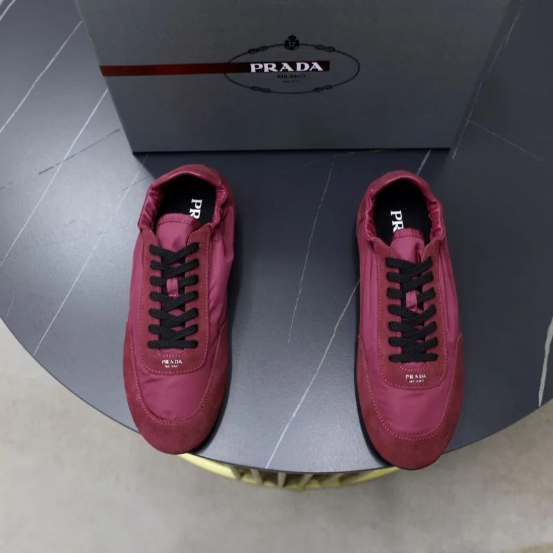 Prada Low Shoes Elegant 33658