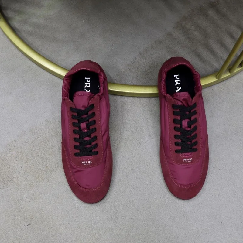 Prada Low Shoes Elegant 33658