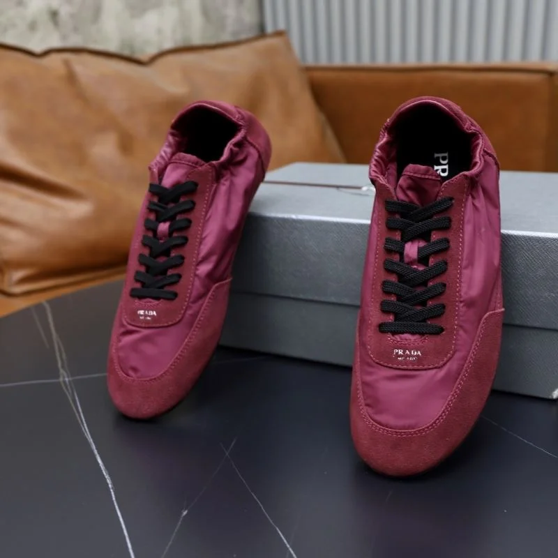 Prada Low Shoes Elegant 33658