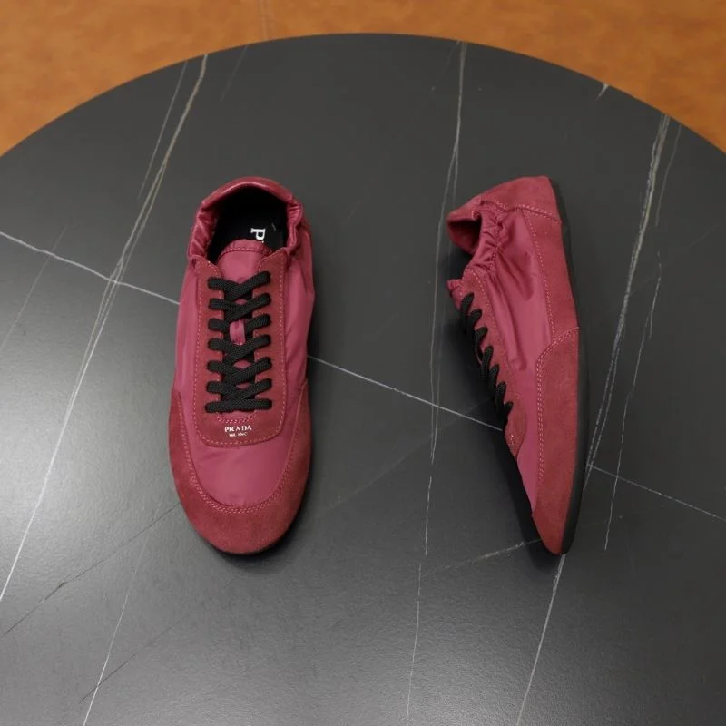 Prada Low Shoes Elegant 33658