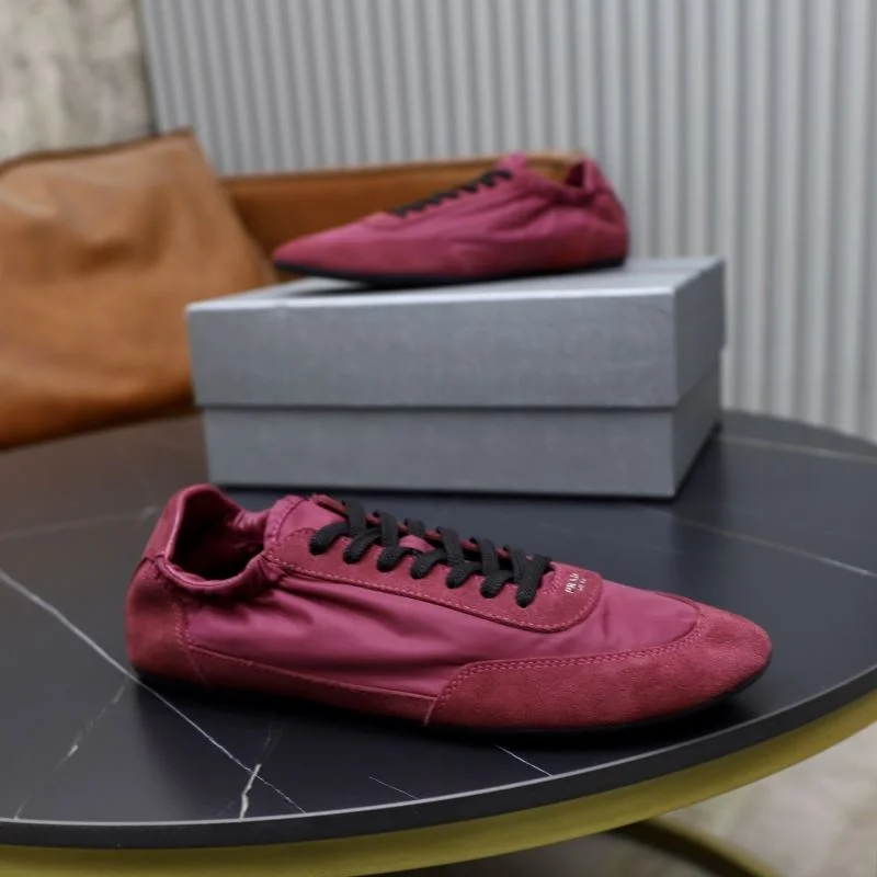 Prada Low Shoes Elegant 33658