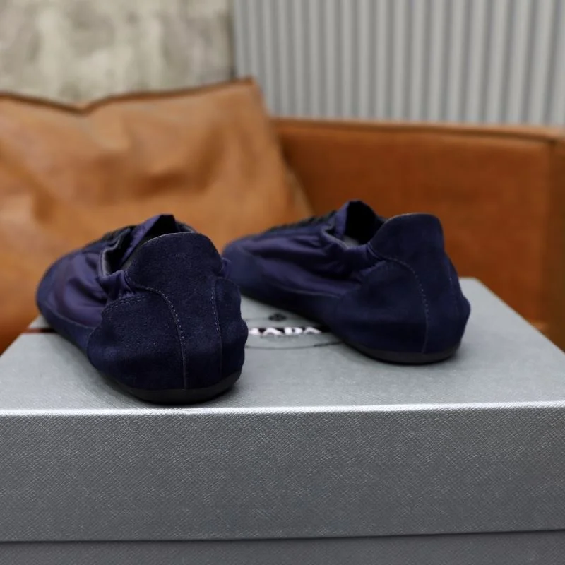 Prada Low Shoes Modern 33650