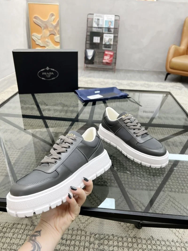 Prada Low Shoes MultiPurpose 33652