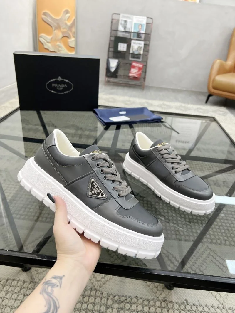 Prada Low Shoes MultiPurpose 33652