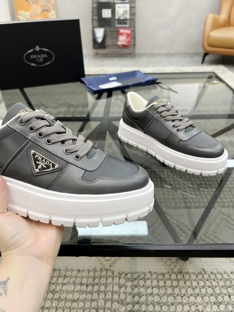 Prada Low Shoes MultiPurpose 33652
