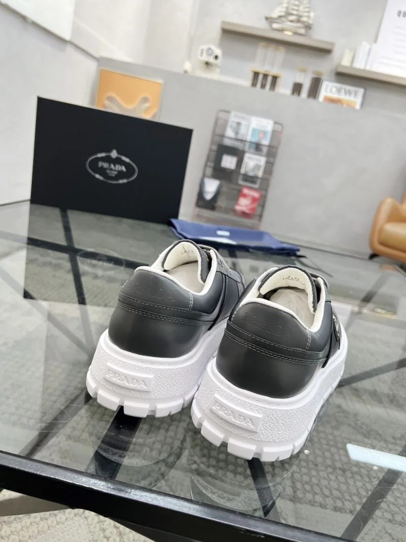 Prada Low Shoes MultiPurpose 33652