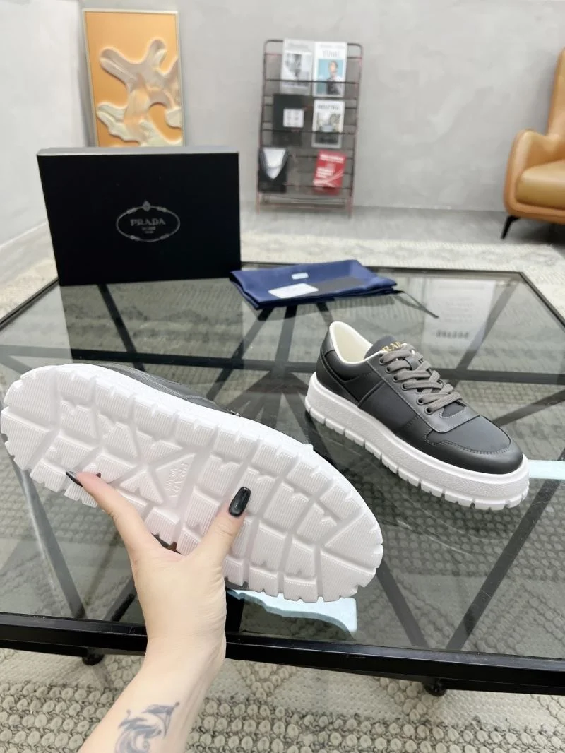 Prada Low Shoes MultiPurpose 33652