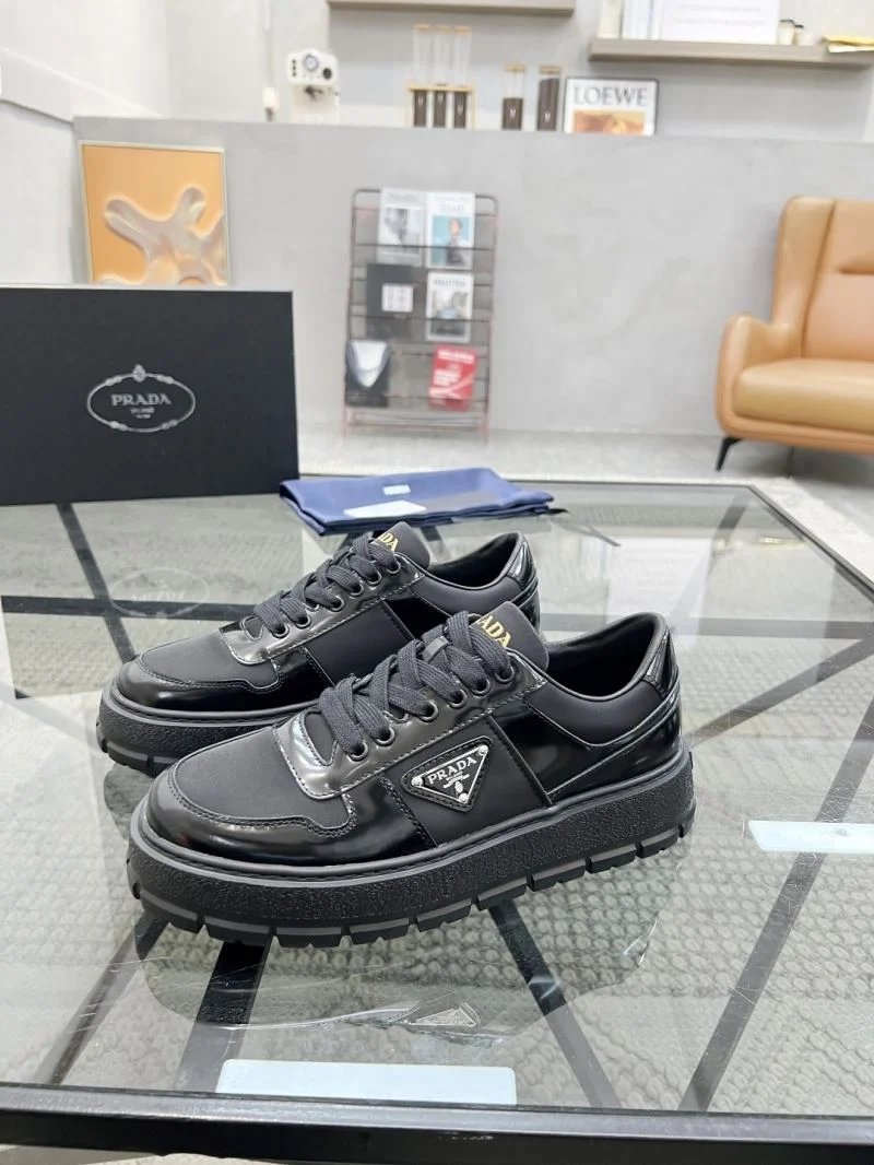 Sophisticated Prada Low Shoes 33646