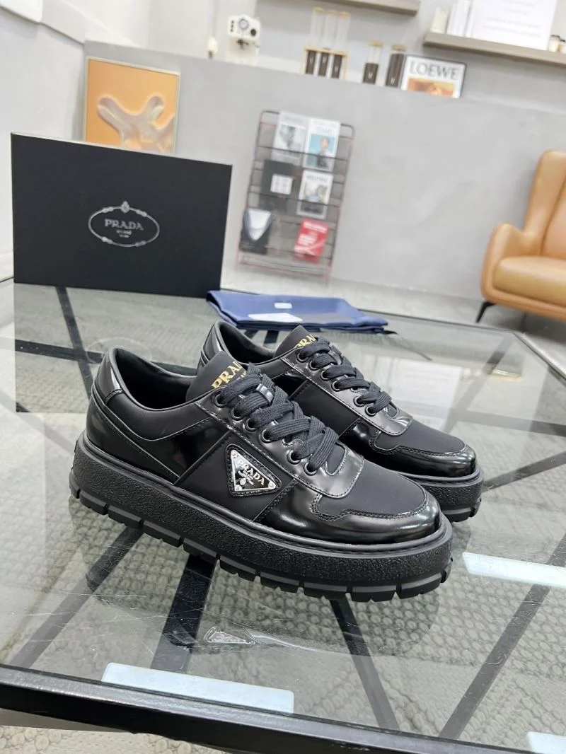 Sophisticated Prada Low Shoes 33646