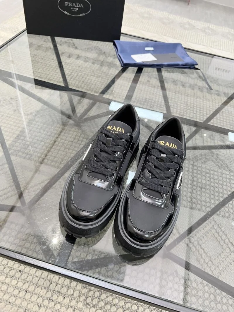 Sophisticated Prada Low Shoes 33646