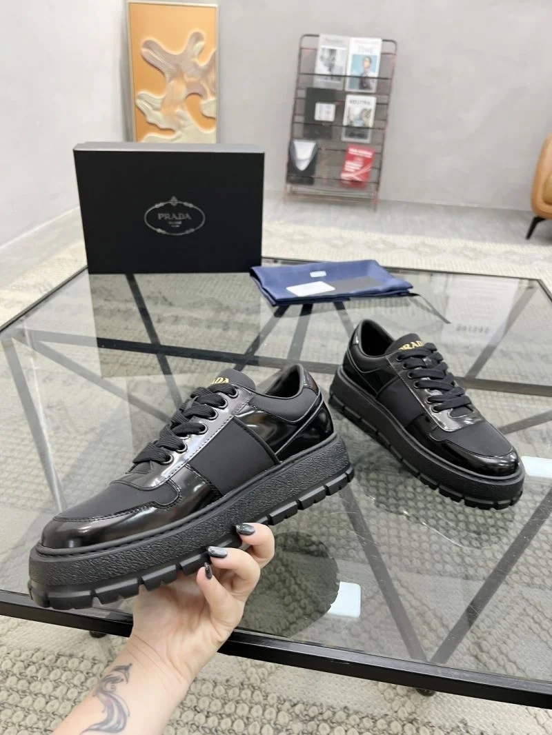 Sophisticated Prada Low Shoes 33646