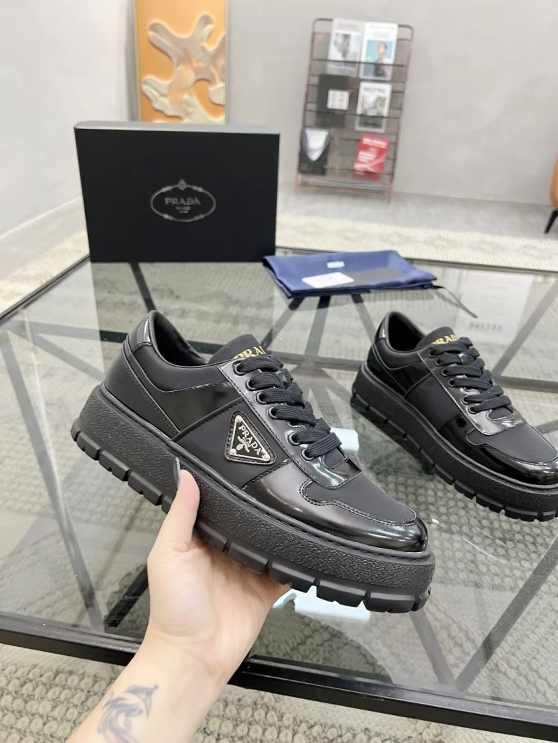 Sophisticated Prada Low Shoes 33646