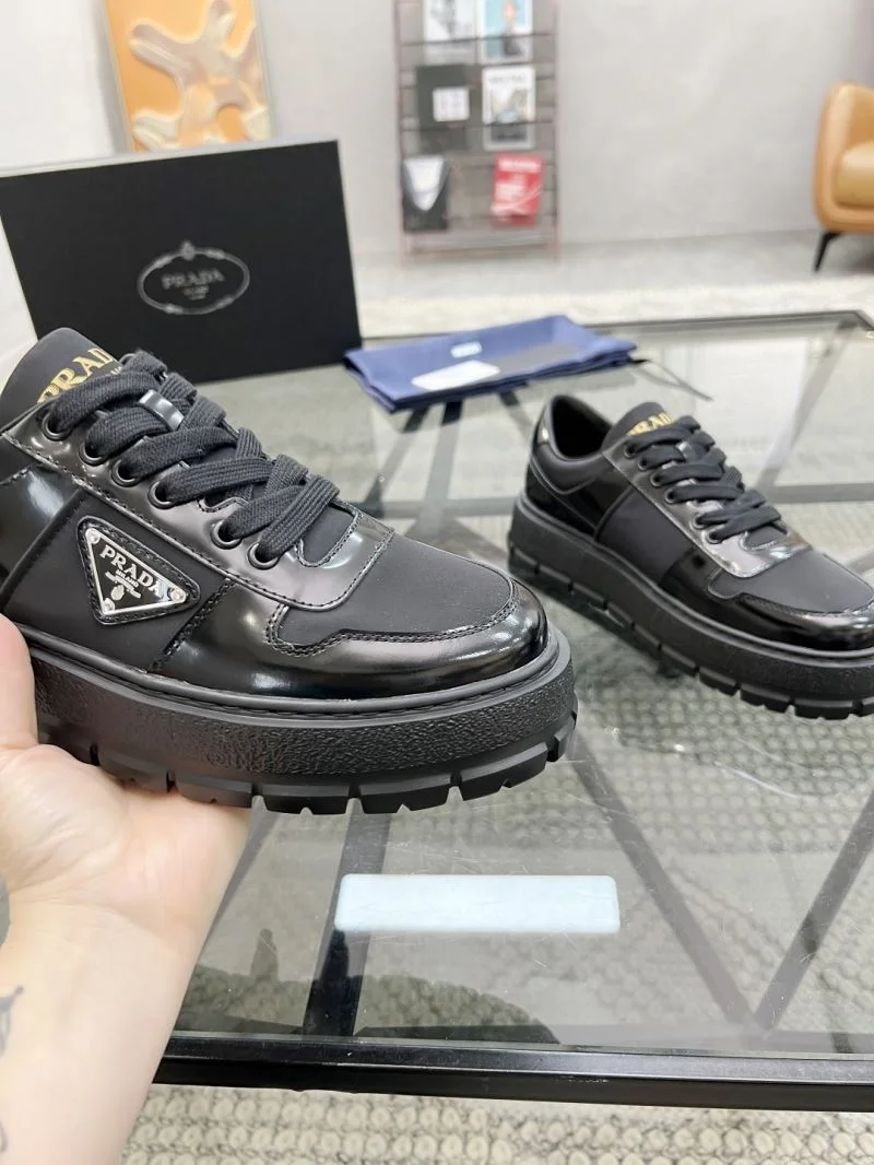 Sophisticated Prada Low Shoes 33646