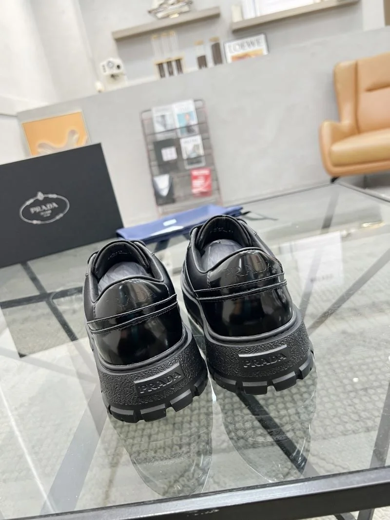 Sophisticated Prada Low Shoes 33646