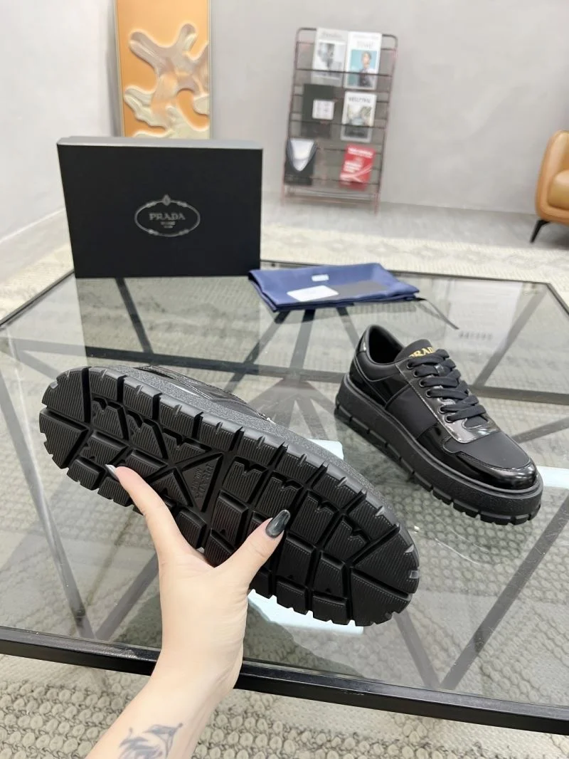 Sophisticated Prada Low Shoes 33646