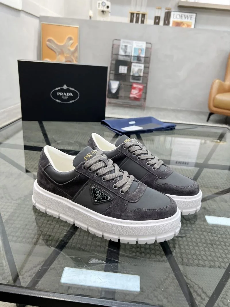 Prada Low Shoes Trendsetting 33640