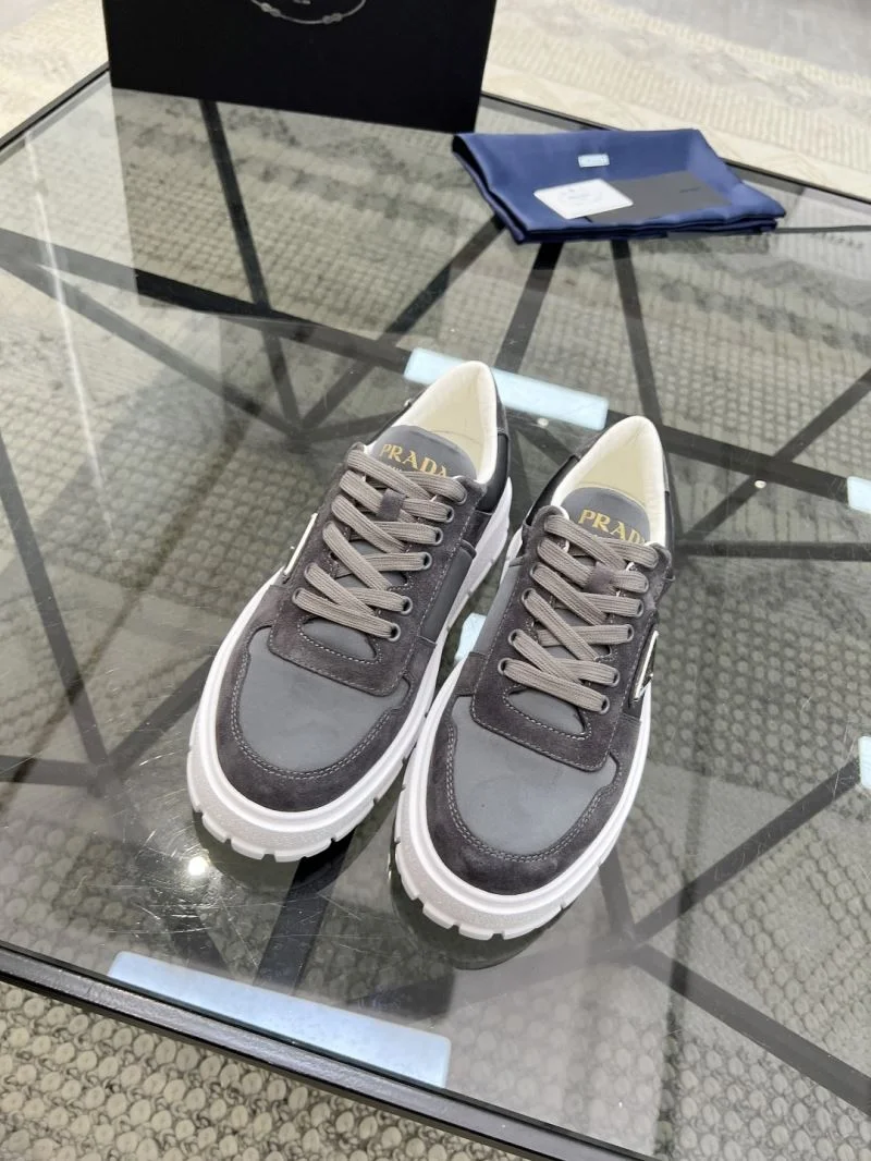 Prada Low Shoes Trendsetting 33640