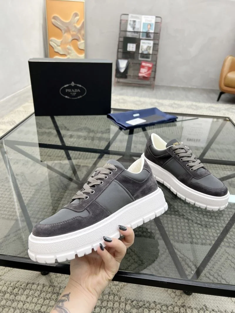 Prada Low Shoes Trendsetting 33640