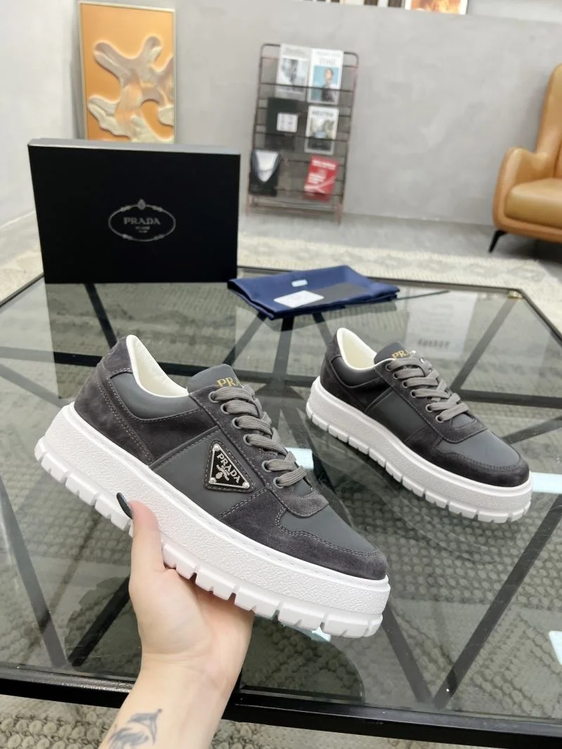 Prada Low Shoes Trendsetting 33640