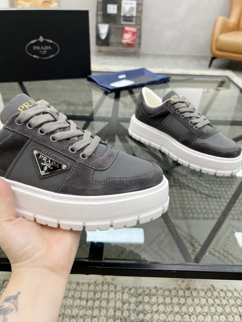 Prada Low Shoes Trendsetting 33640