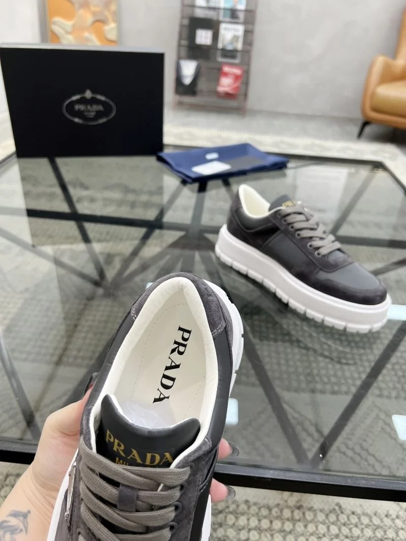 Prada Low Shoes Trendsetting 33640