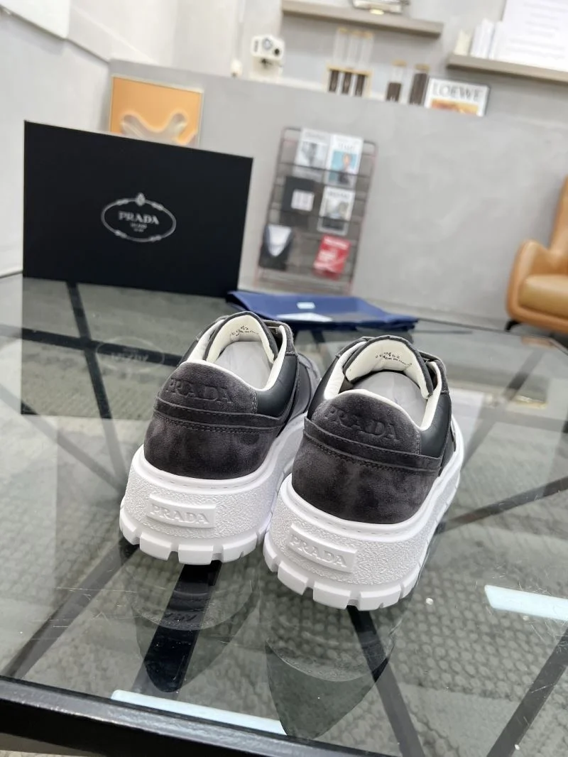 Prada Low Shoes Trendsetting 33640