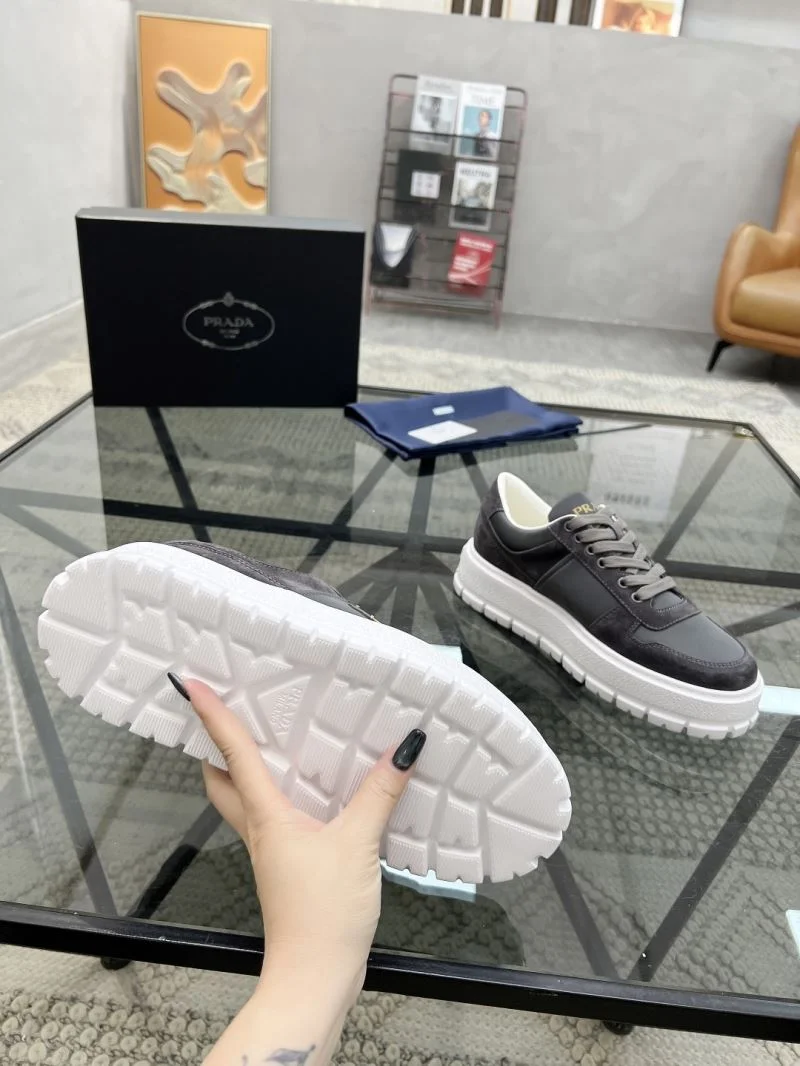 Prada Low Shoes Trendsetting 33640