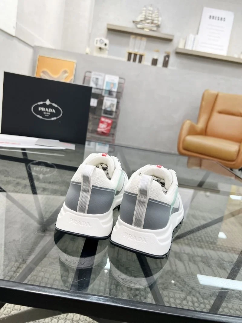 Casual Prada Low Shoes 33642