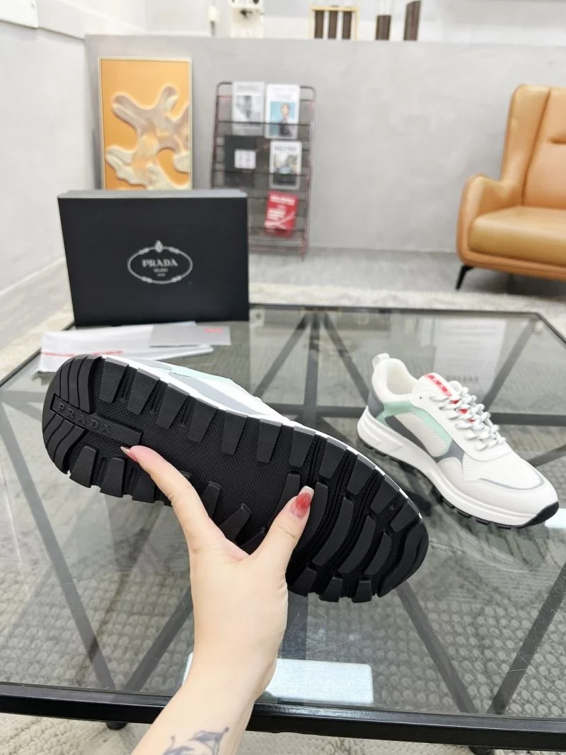 Casual Prada Low Shoes 33642