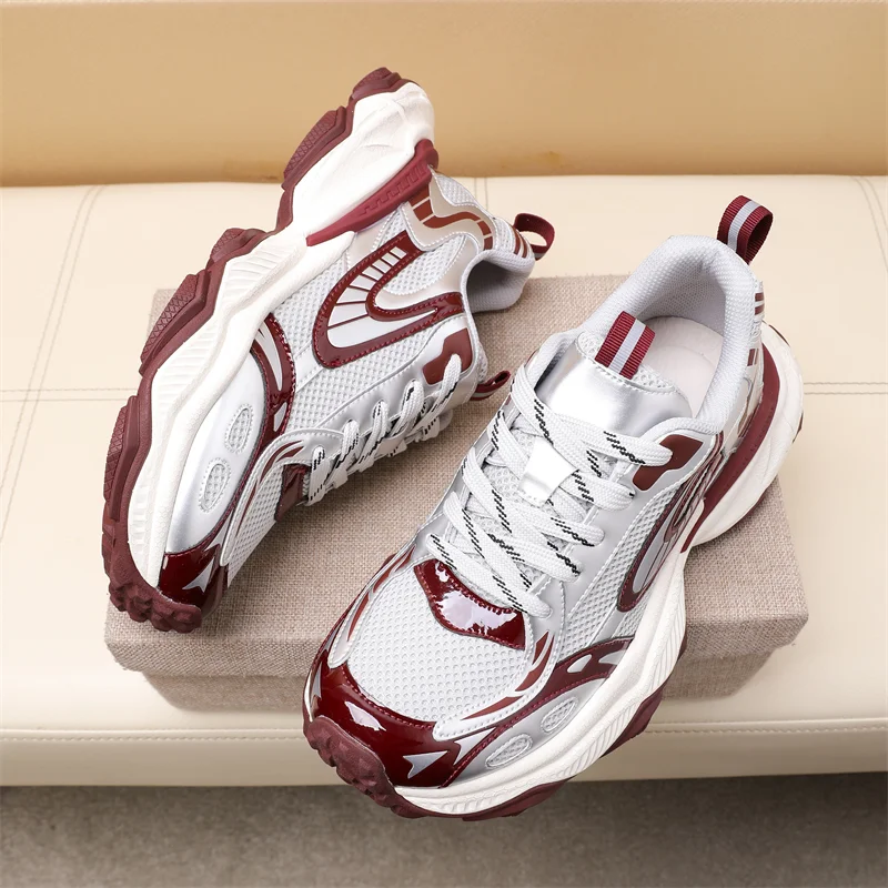 Durable Prada Low Shoes 33620