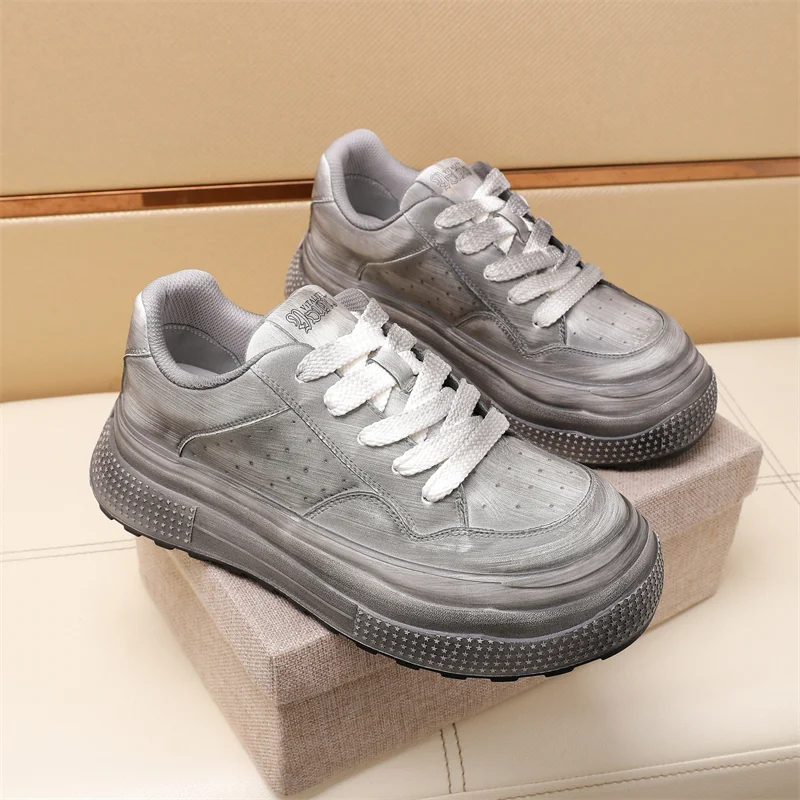 Vibrant Prada Low Shoes 33616