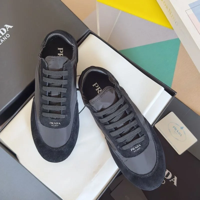 Timeless Prada Low Shoes 34413