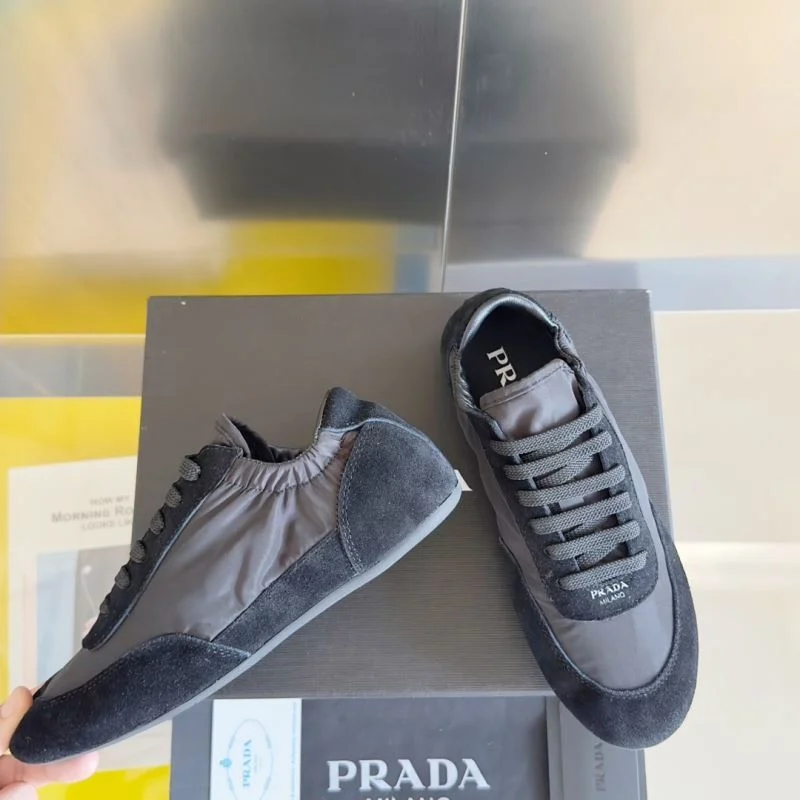 Timeless Prada Low Shoes 34413