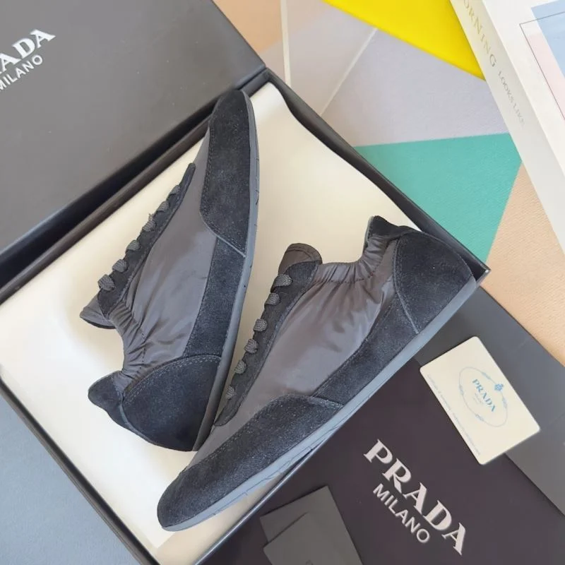 Timeless Prada Low Shoes 34413