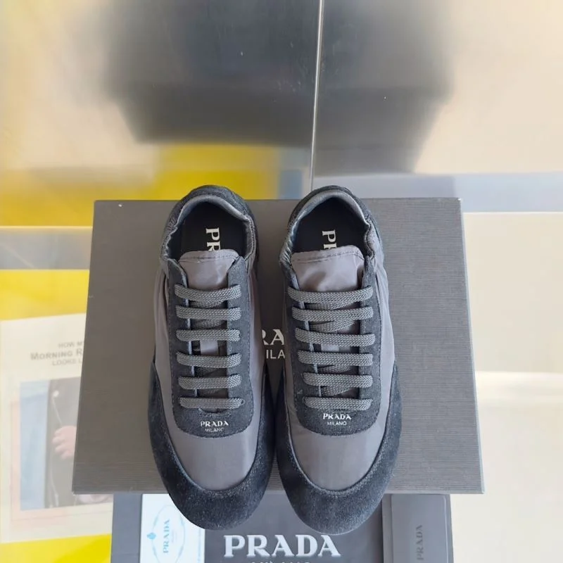 Timeless Prada Low Shoes 34413