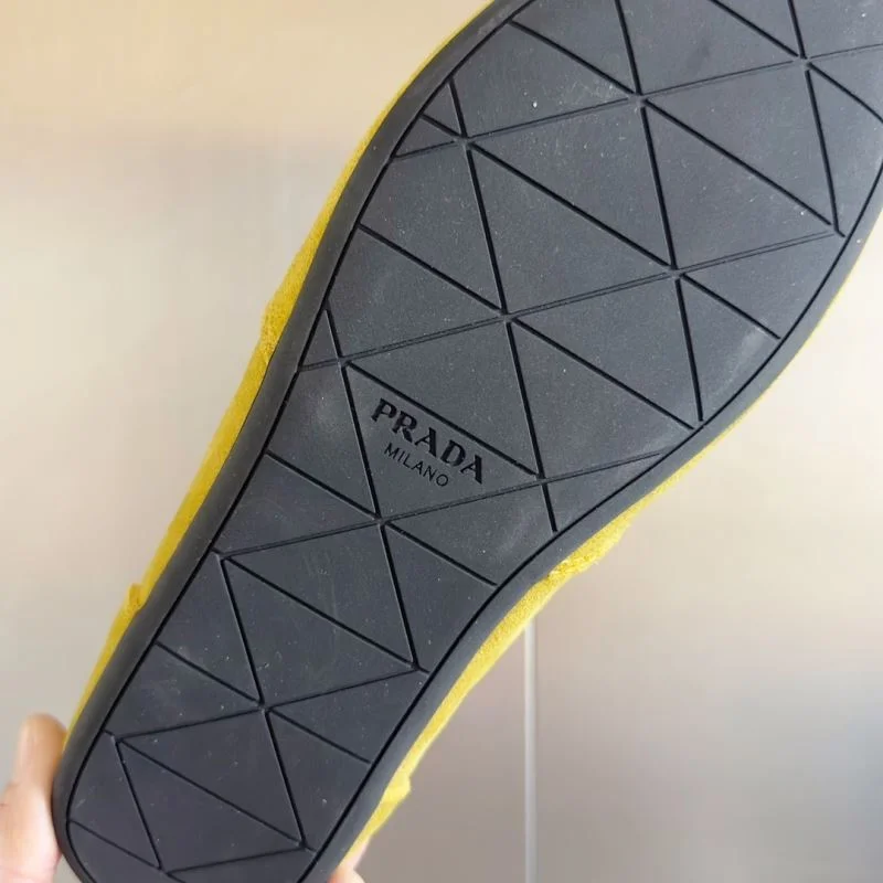 Prada Low Shoes Sophisticated 34415