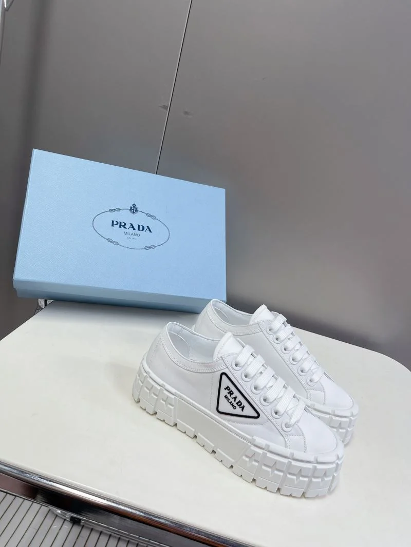 Prada Low Shoes Bold 34406