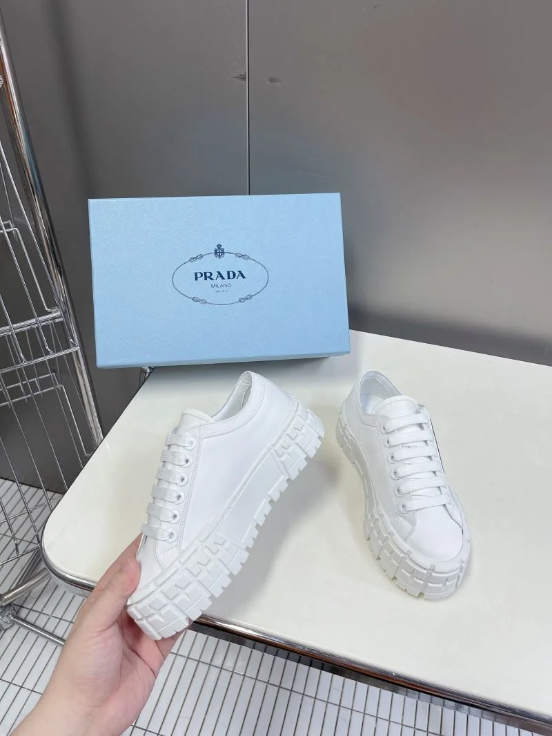 Prada Low Shoes Bold 34406