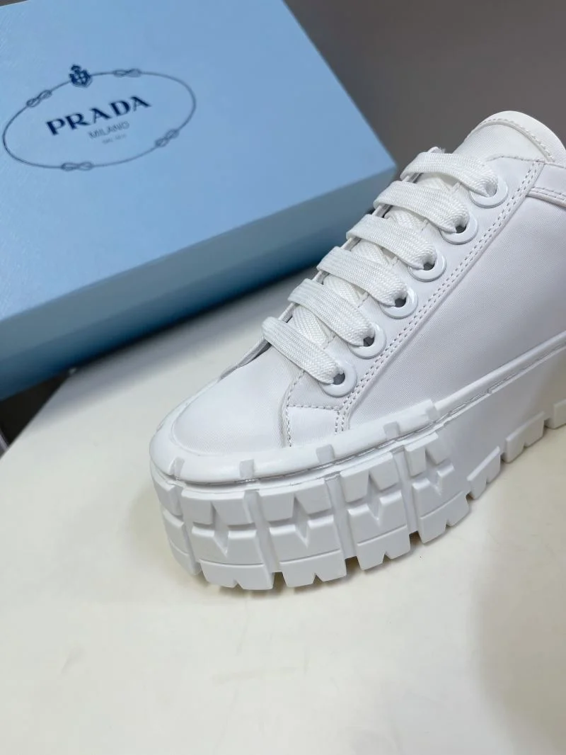Prada Low Shoes Bold 34406